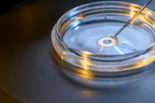 女性子宫肌瘤在遵义医科大学附属医院做三代试管预算八万块够不够？